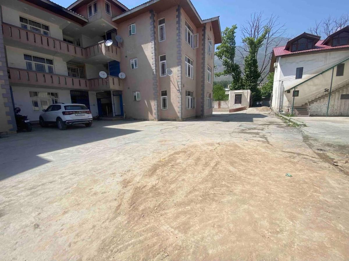 Penthouse Villa Srīnagar Exterior foto