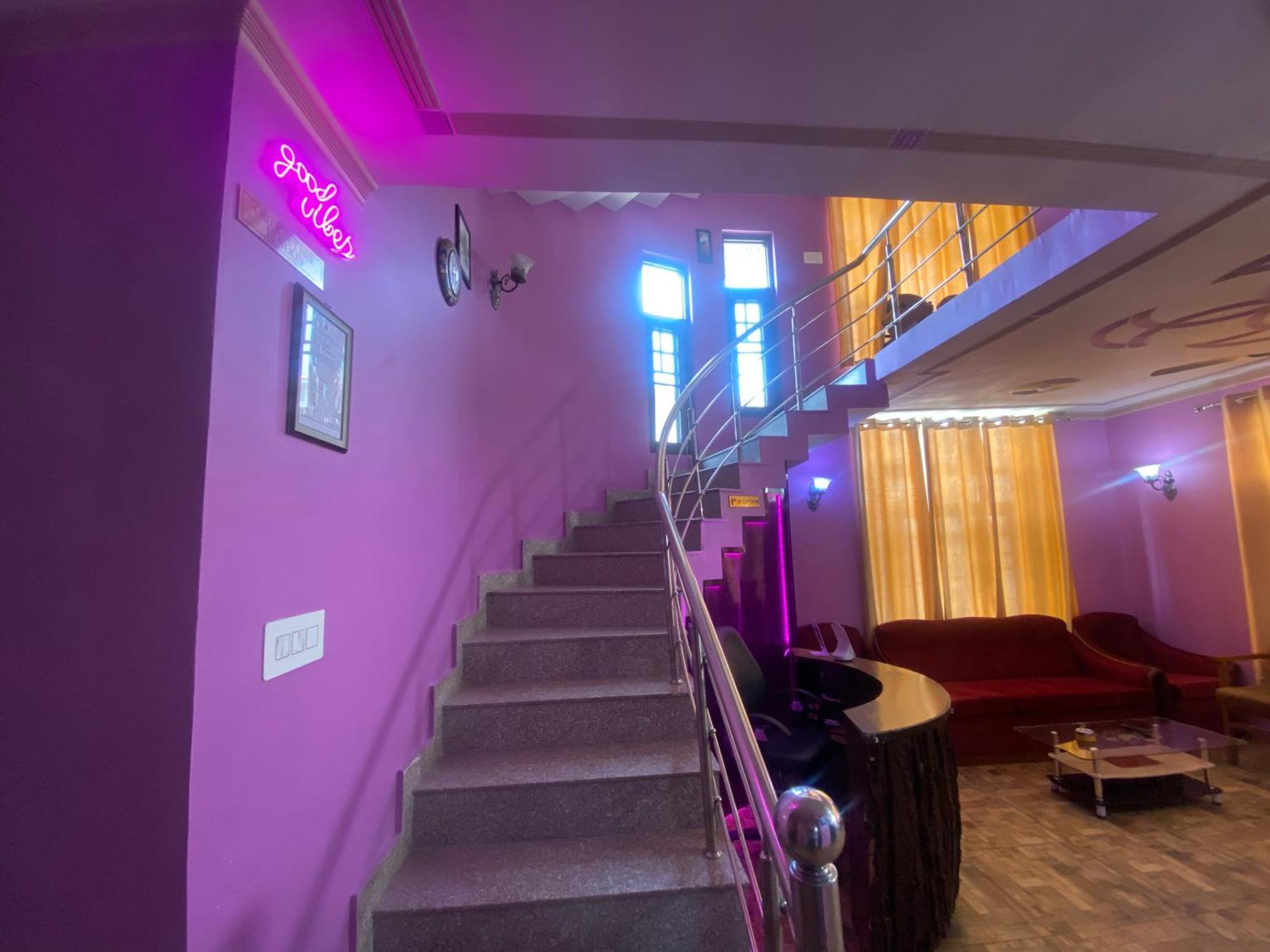 Penthouse Villa Srīnagar Exterior foto